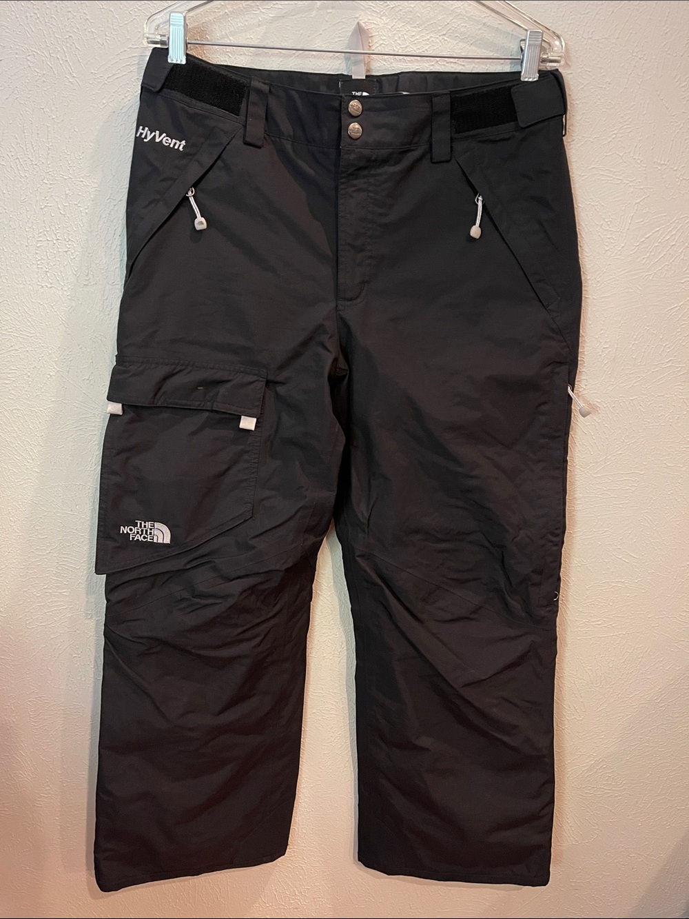 The North Face Women’s Black Cargo HyVent Snow Pants. Size Medium.